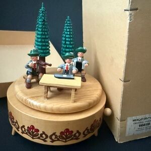 Erzgebirge German Hand Made Holiday Wooden  Spinning Musicians Reuge Music Box